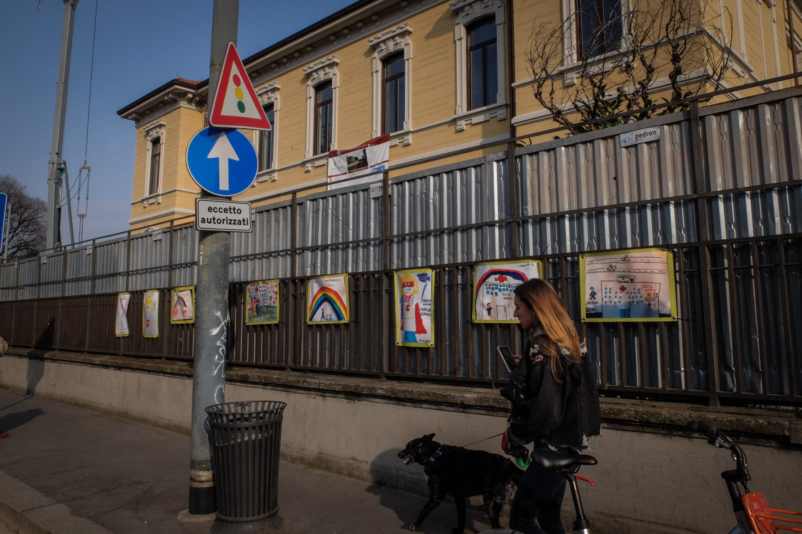I disegni dei bambini per i medici, infermieri e operatori sanitari al Policlinico di Milano