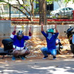 Chi viene fermato, come questi motociclisti, viene punito dalle forze dell'ordine Chi viene fermato, come questi motociclisti, viene punito dalle forze dell'ordine