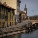 A Milano, il Naviglio Grande è deserto dopo il blocco delle attività produttive non essenziali del Paese