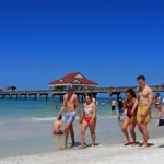 Folla in spiaggia prima che venissero prese misure di contrasto al Covid-19 Folla in spiaggia prima che venissero prese misure di contrasto al Covid-19