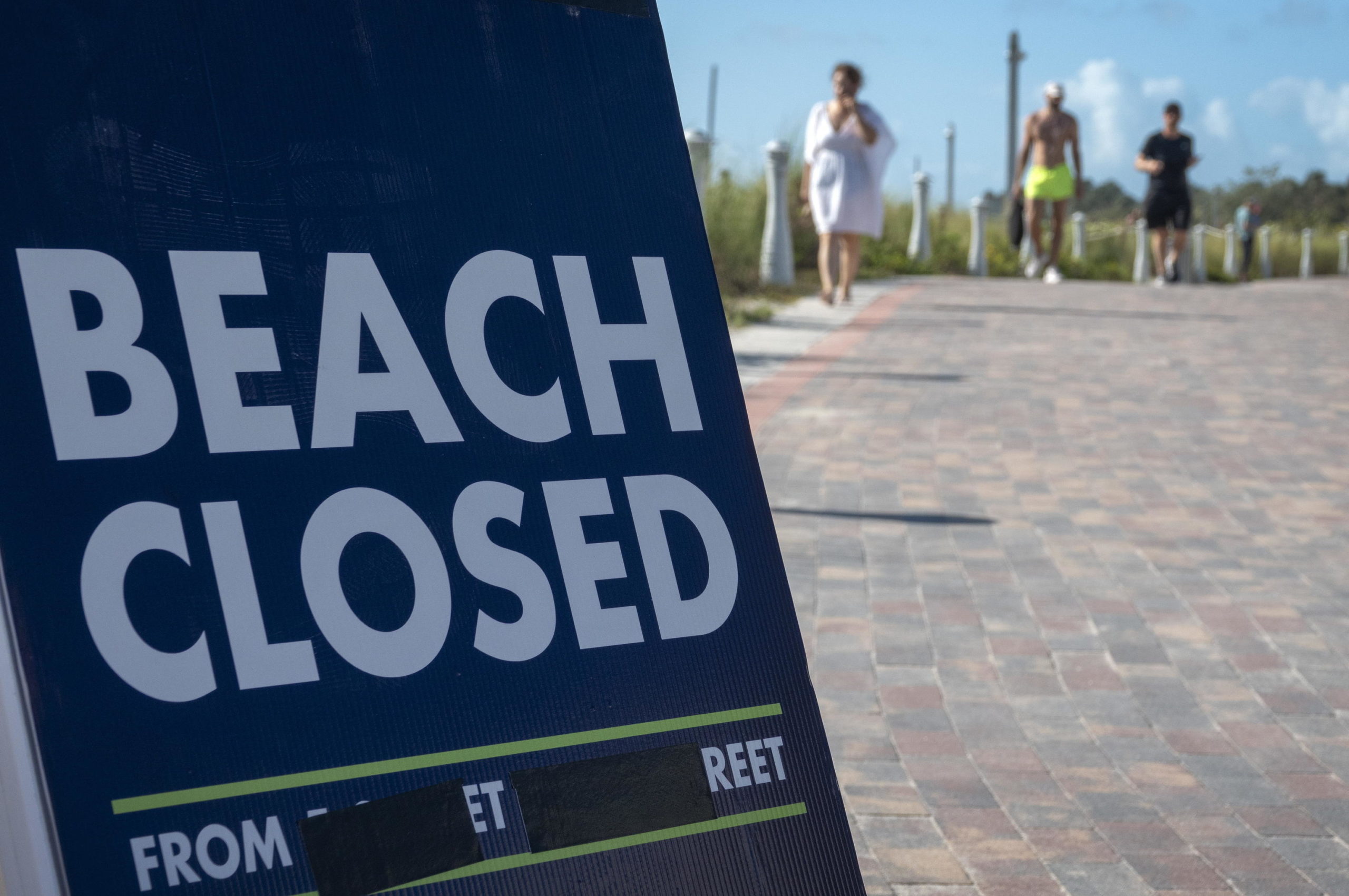 Spiagge chiuse a Miami, i cartelli non possono indicare fino a quando