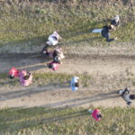 Un dettaglio dall'alto dei rifugiati siriani in marcia