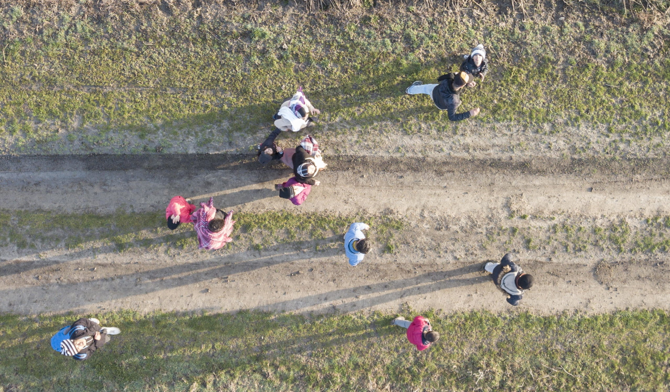 Un dettaglio dall'alto dei rifugiati siriani in marcia
