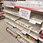 Un cartello in un supermercato di Londra spiega che l'igienizzante per le mani è finito. Fonte: Mariaelena Agostini