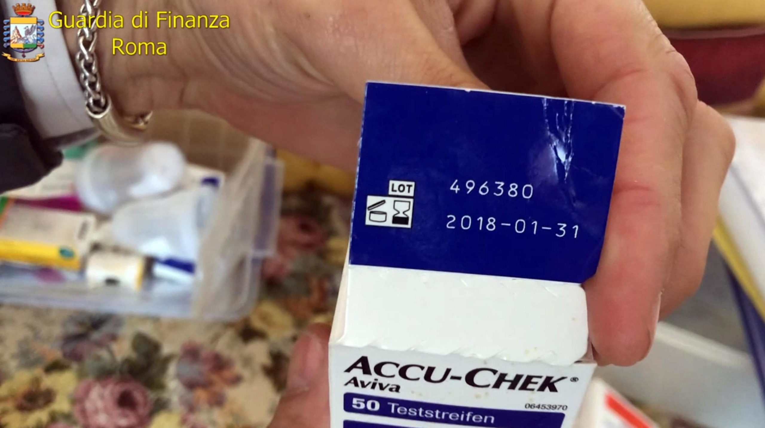 Nelle due case di riposo sono stati trovati medicinali scaduti, e alimenti avariati. Il personale non era qualificato per somministrare i farmaci.