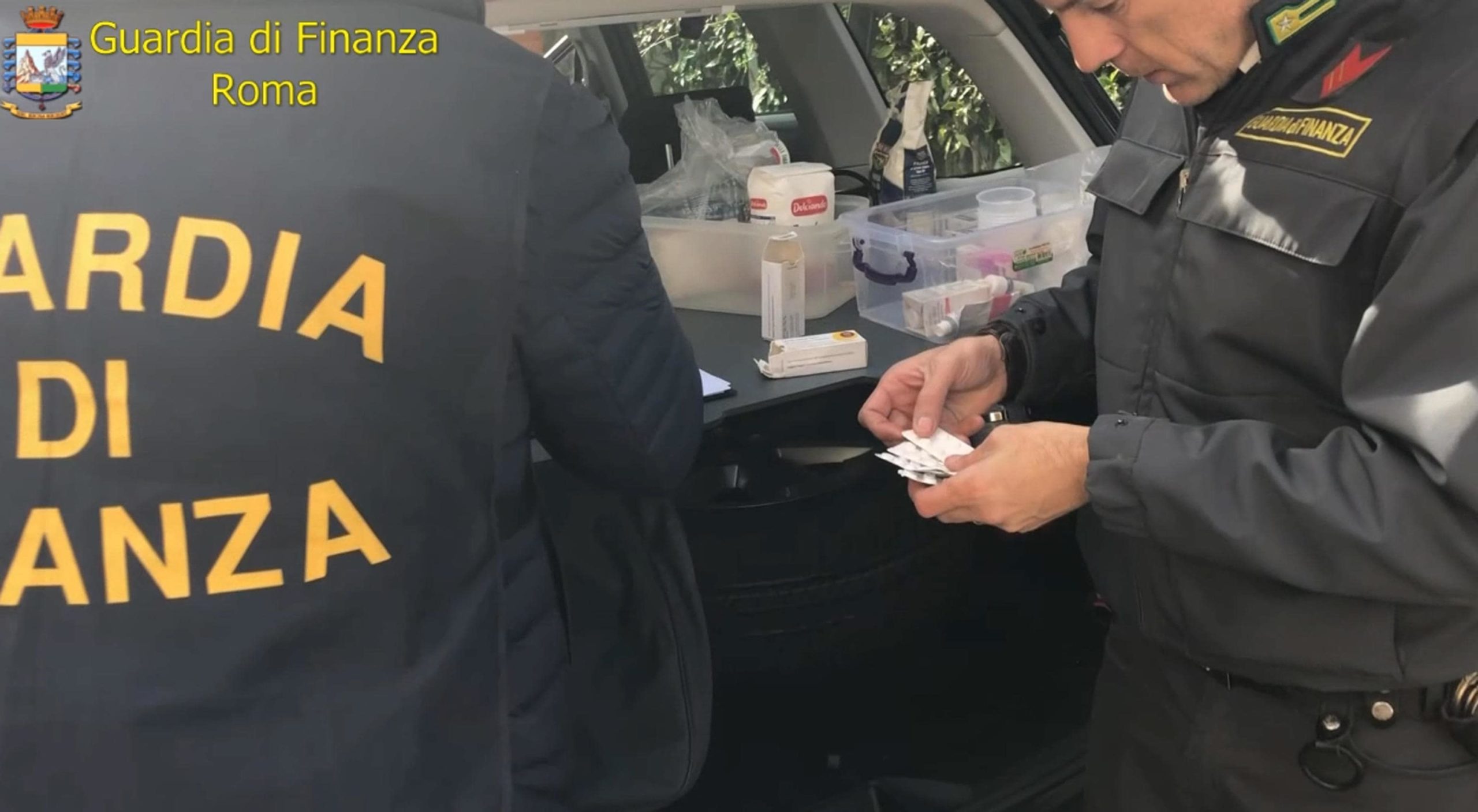 Le strutture erano gestite da due donne di 53 e 67 anni, con precedenti per fatti analoghi, insieme alla figlia di una delle due, di 43 anni, tutte denunciate all'autorità giudiziaria per maltrattamenti e violazioni alla normativa sanitaria.