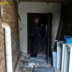 Nella struttura di Velletri e in quella di Albano Laziale, le Forze dell'ordine hanno trovato rispettivamente tre anziani e sette persone in età avanzata; in entrambe le strutture gli ospiti erano in pessime condizioni igienico-sanitarie.