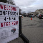 L'ingresso del "drive-in" per le confessioni nel parcheggio della St. Mary's Church