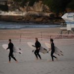 Tutti pronti a tornare a cavalcare le onde dopo la chiusura della spiaggia