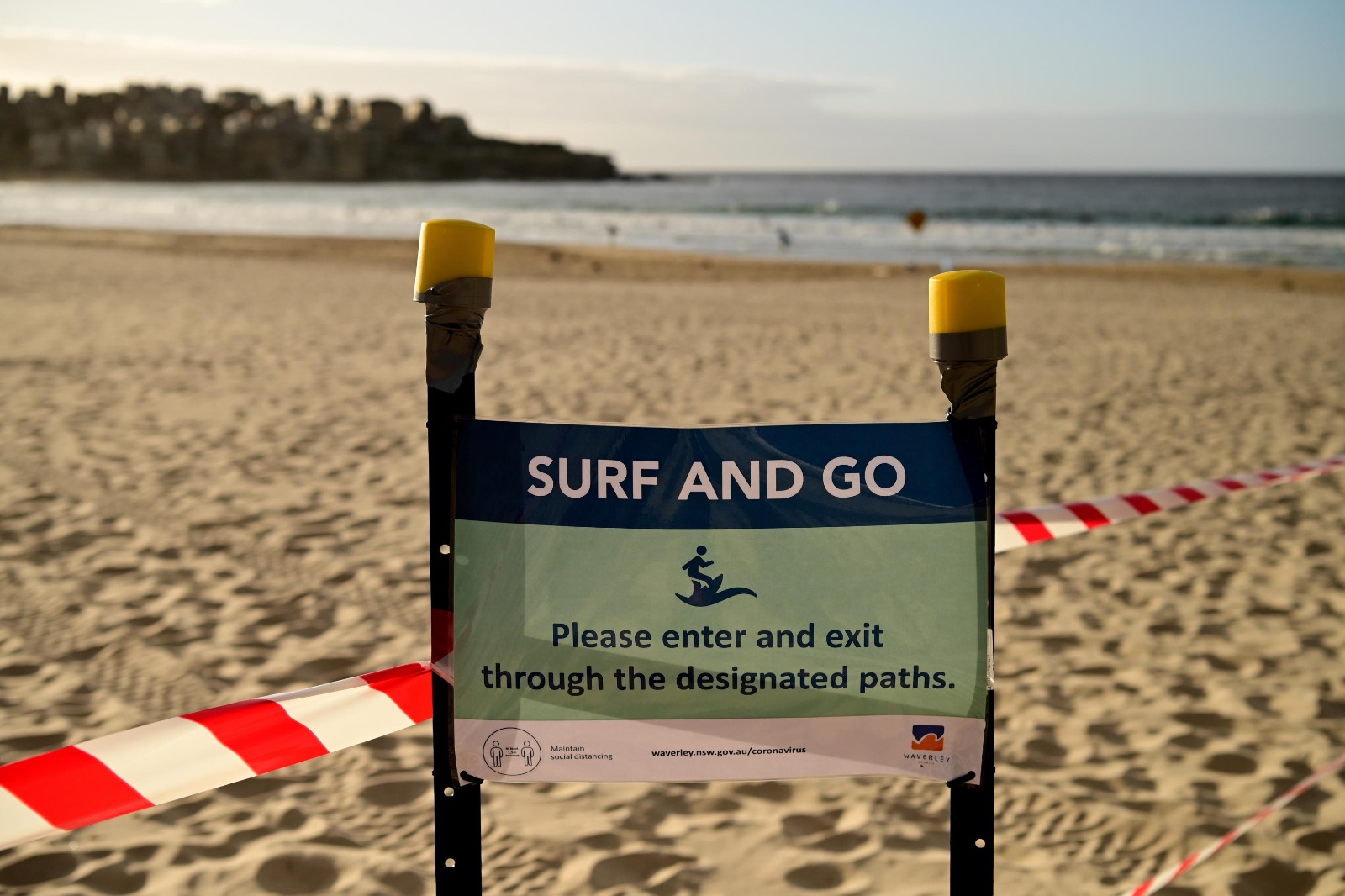 "Surf&Go", lo slogan a Bondi Beach: non restare troppo in acqua e dare la possibilità a tutti di tuffarsi!