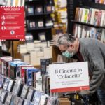 La riapertura delle librerie per molti sarà una piccola evasione dalla realtà