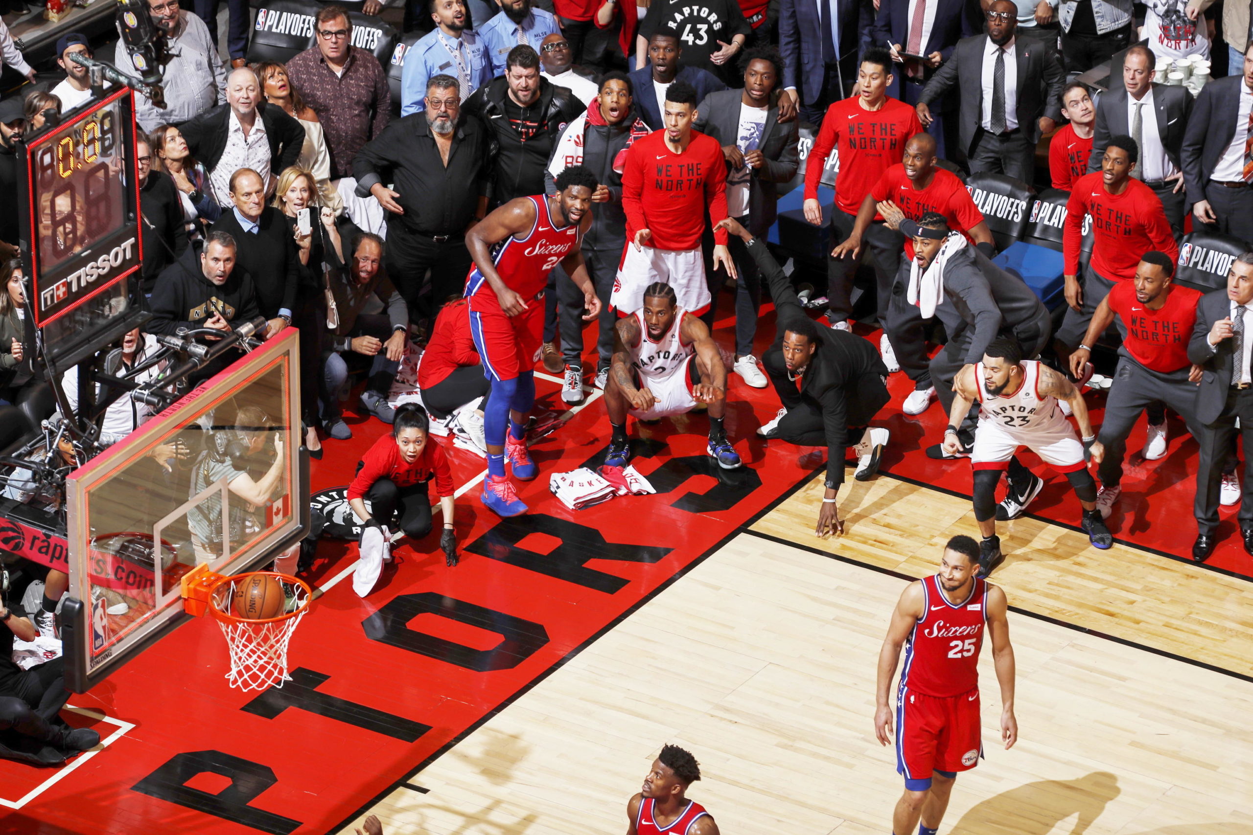 Primo premio nella sezione "Sport", il canestro sulla sirena di Kawhi Leonard in gara 7 delle semifinali dei playoff di Nba Primo premio nella sezione "Sport", il canestro sulla sirena di Kawhi Leonard in gara 7 delle semifinali dei playoff di Nba