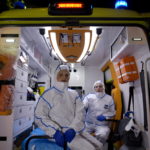 In ambulanza i soccorritori del National Center for Emergency Assistance di Atene In ambulanza i soccorritori del National Center for Emergency Assistance di Atene