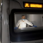 Il conducente Alexandros Barbounis alla guida nella metro di Atene Il conducente Alexandros Barbounis alla guida nella metro di Atene