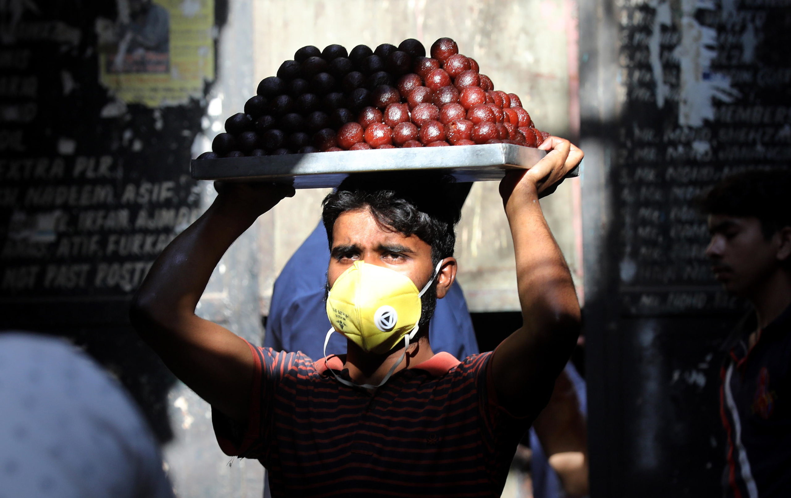 L'Eid al-Fitr in New Delhi. Anche qui, nonostante la pandemia, i festeggiamenti non si fermano L'Eid al-Fitr in New Delhi. Anche qui, nonostante la pandemia, i festeggiamenti non si fermano