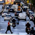 Un leggero traffico con l'inizio della fase due a Napoli, Corso Umberto. Un leggero traffico con l'inizio della fase due a Napoli, Corso Umberto.