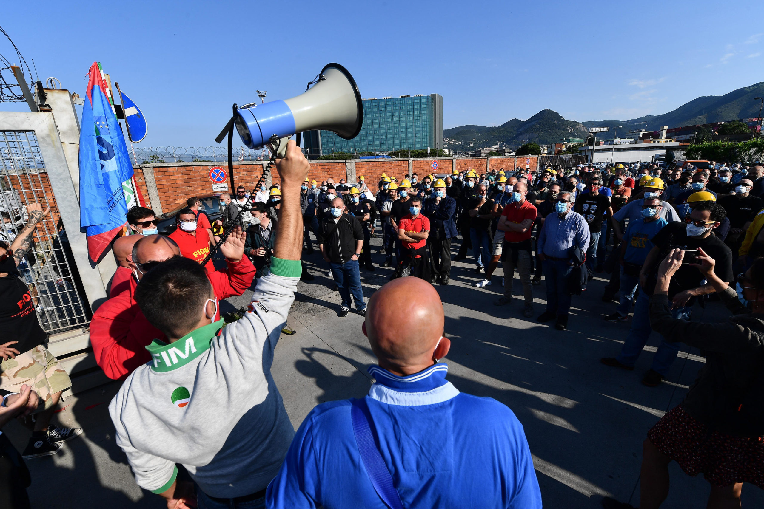Lavoratori e sindacalisti denunciano la mancanza di dialogo con i vertici dell'azienda Lavoratori e sindacalisti denunciano la mancanza di dialogo con i vertici dell'azienda