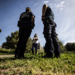 Le forze dell'ordine controllano il rispetto delle prescrizioni nel parco della Caffarella