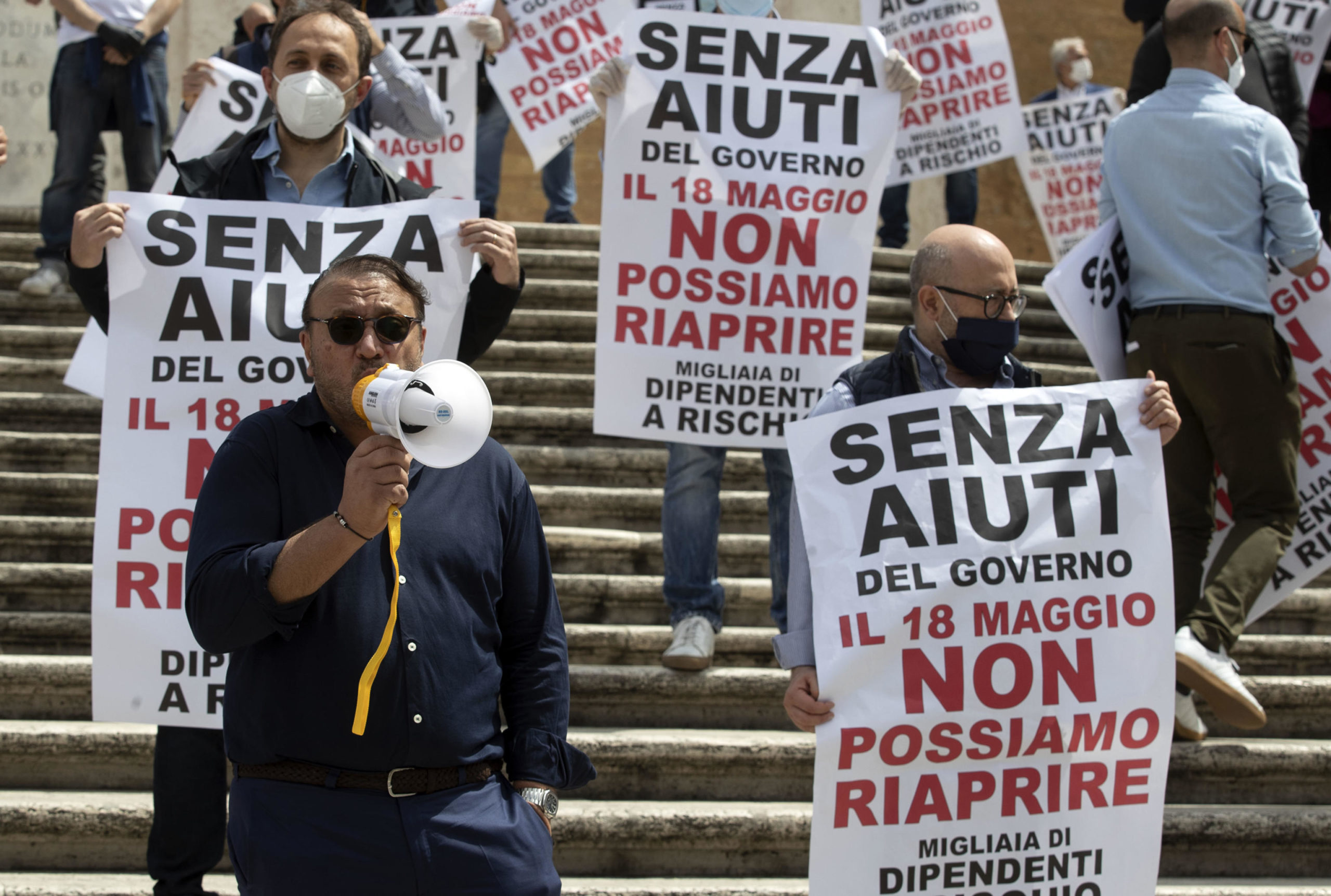 "Il 18 maggio resteremo chiusi - annunciano - perché con questi provvedimenti ˈmoriremoˈ lentamente". "Il 18 maggio resteremo chiusi - annunciano - perché con questi provvedimenti ˈmoriremoˈ lentamente".