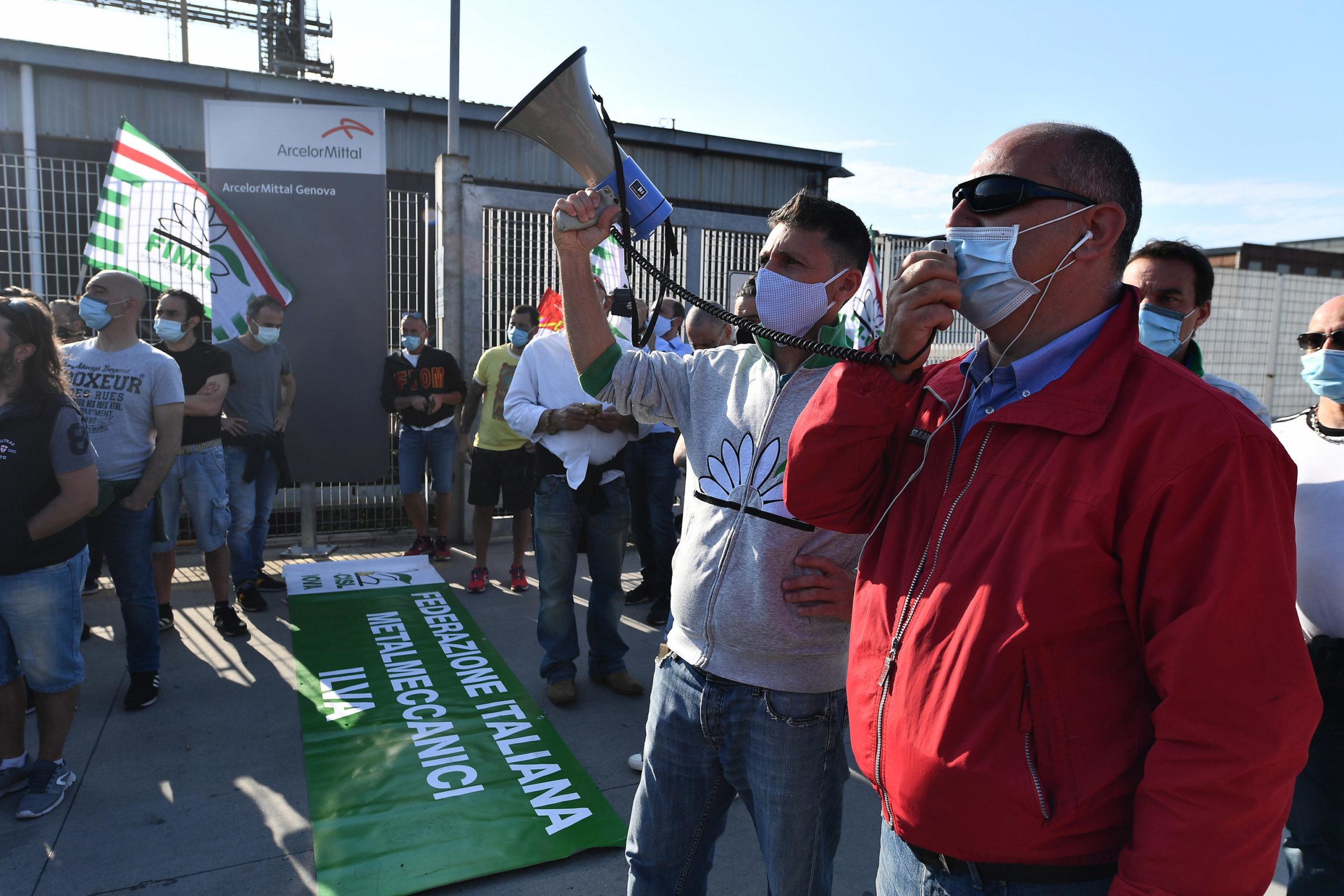 L'assemblea dei lavoratori si è svolta davanti al cancello di accesso dei camion L'assemblea dei lavoratori si è svolta davanti al cancello di accesso dei camion