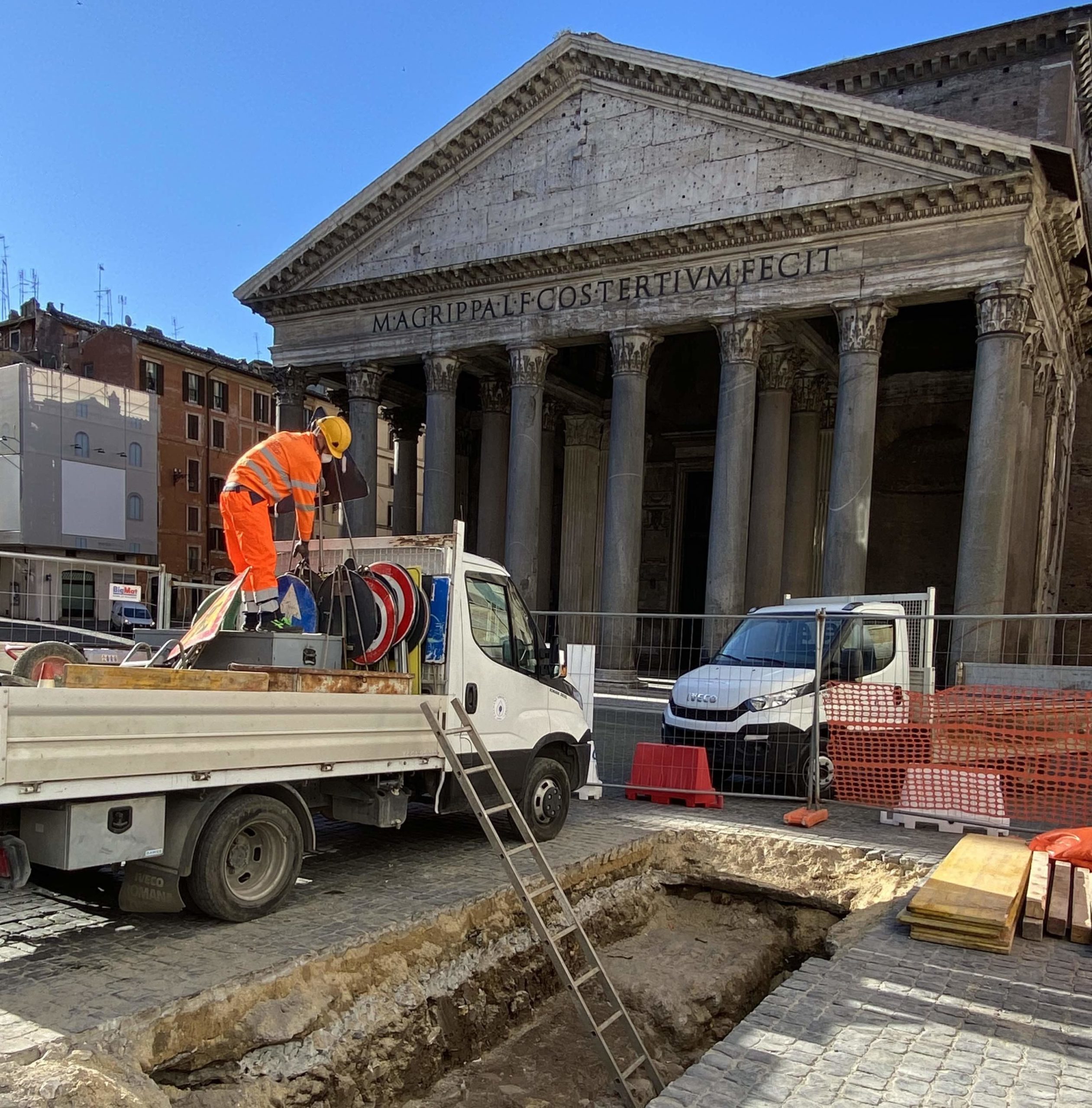 In epoca imperiale la piazza era molto più grande di quella attuale