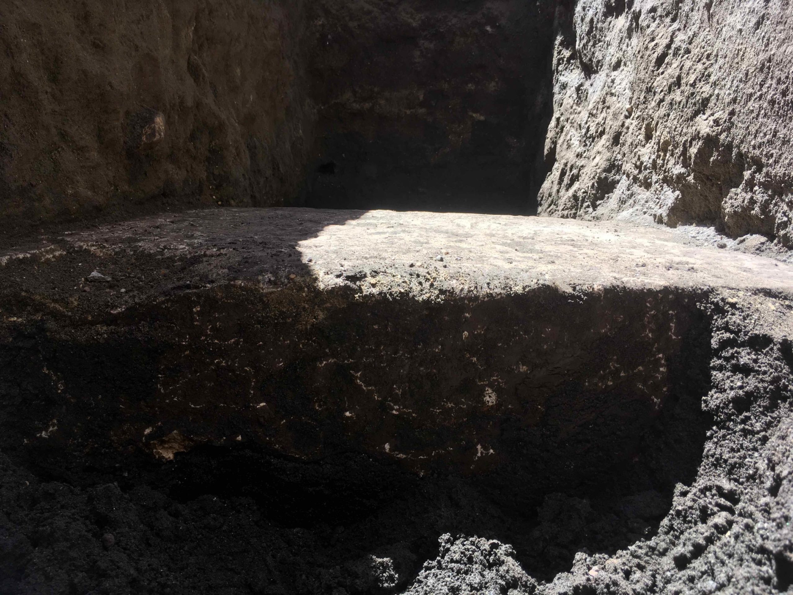 Le lastre sono state scoperte negli anni '90 in occasione della costruzione di una galleria di sottoservizi