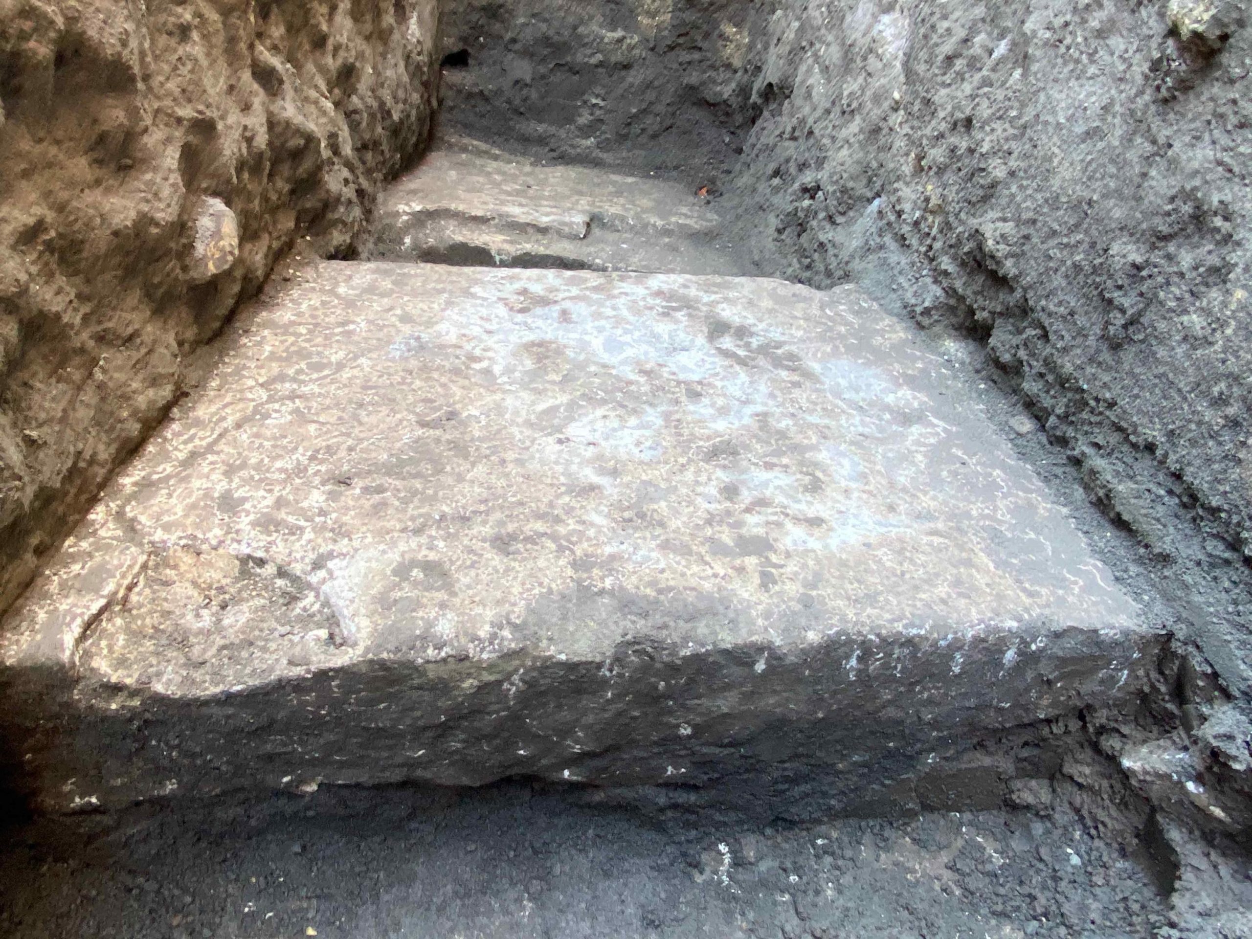 Le lastre di travertino hanno uno spessore di circa 30 centimetri