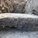 La pavimentazione si trova a circa 2,70 metri sotto il piano stradale