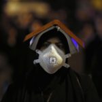 I fedeli sono confluiti nelle moschee portando con sé una copia del Corano e il tappeto sul quale pregare I fedeli sono confluiti nelle moschee portando con sé una copia del Corano e il tappeto sul quale pregare