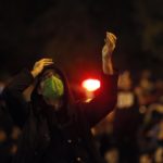 Nella moschea di Reihanat al-Hossein, a Teheran, gli ingressi sono stati contingentati da membri del Bassidj, un movimento di volontari musulmani legati ai Pasdaran Nella moschea di Reihanat al-Hossein, a Teheran, gli ingressi sono stati contingentati da membri del Bassidj, un movimento di volontari musulmani legati ai Pasdaran