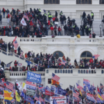 I manifestanti accerchiano il Campidoglio di Washington