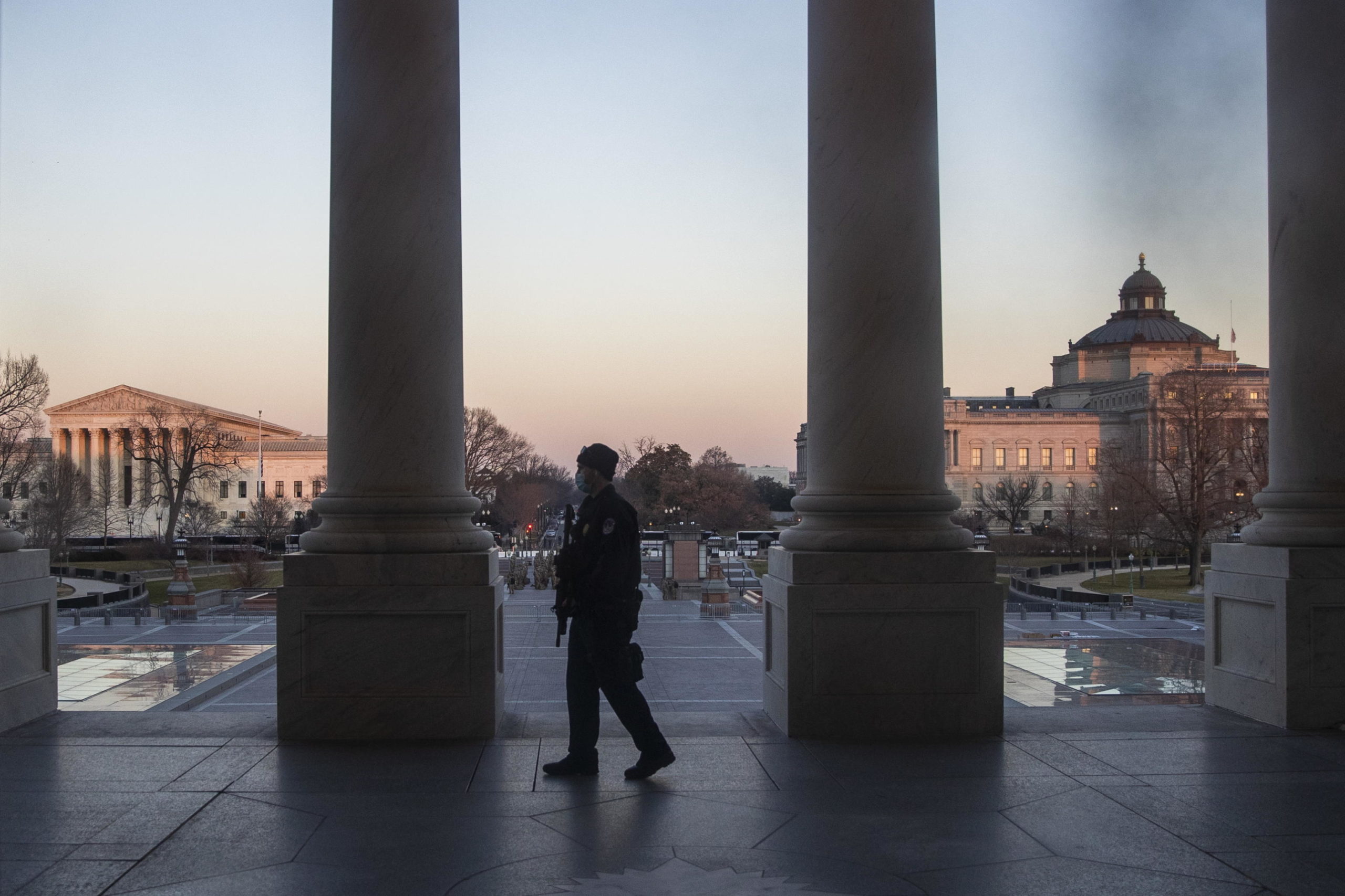 Intensificate le misure di sicurezza all'ingresso di Capitol Hill