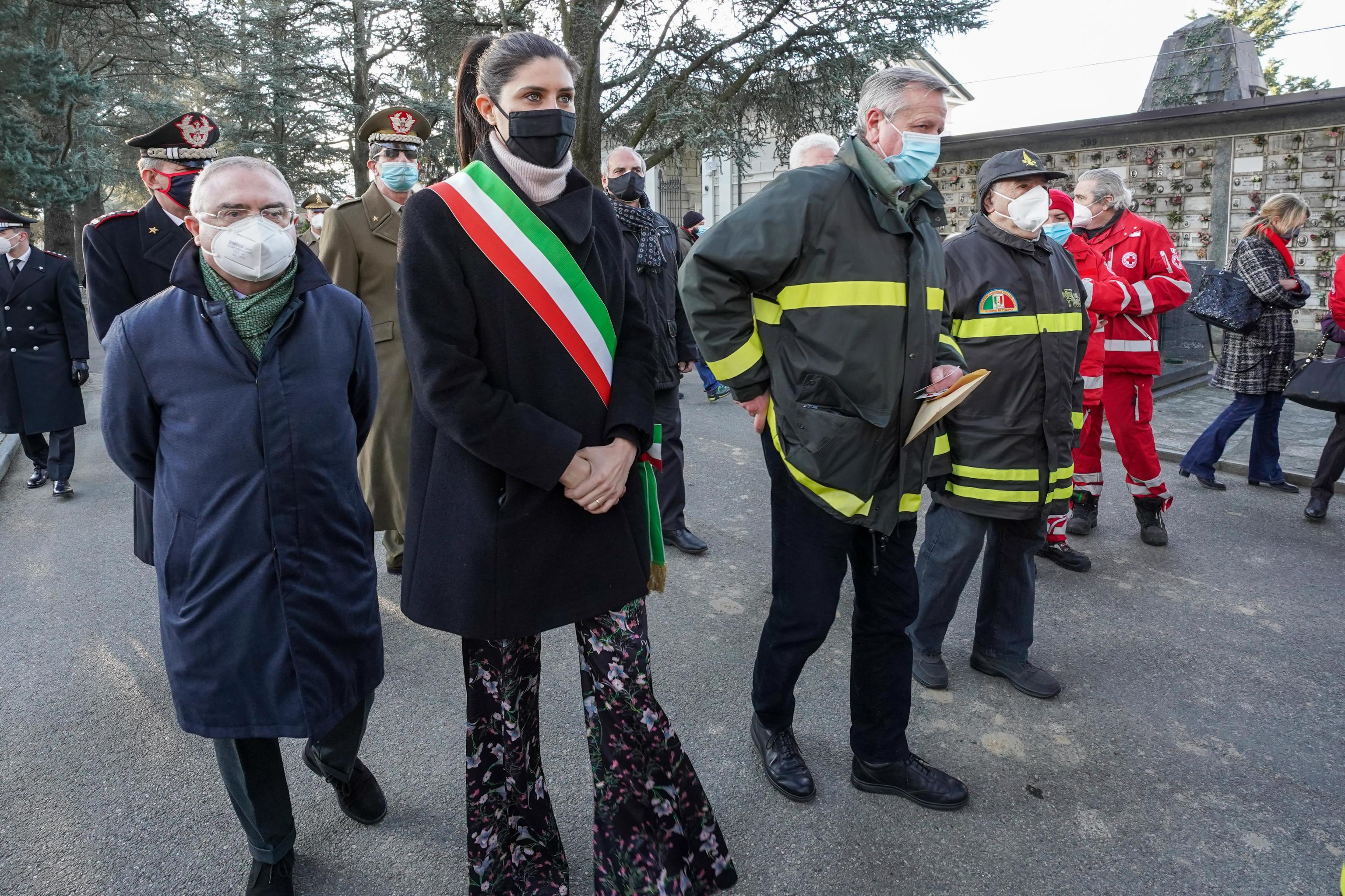 Il sindaco di Torino Chiara Appendino durante la celebrazione al cimitero monumentale Il sindaco di Torino Chiara Appendino durante la celebrazione al cimitero monumentale