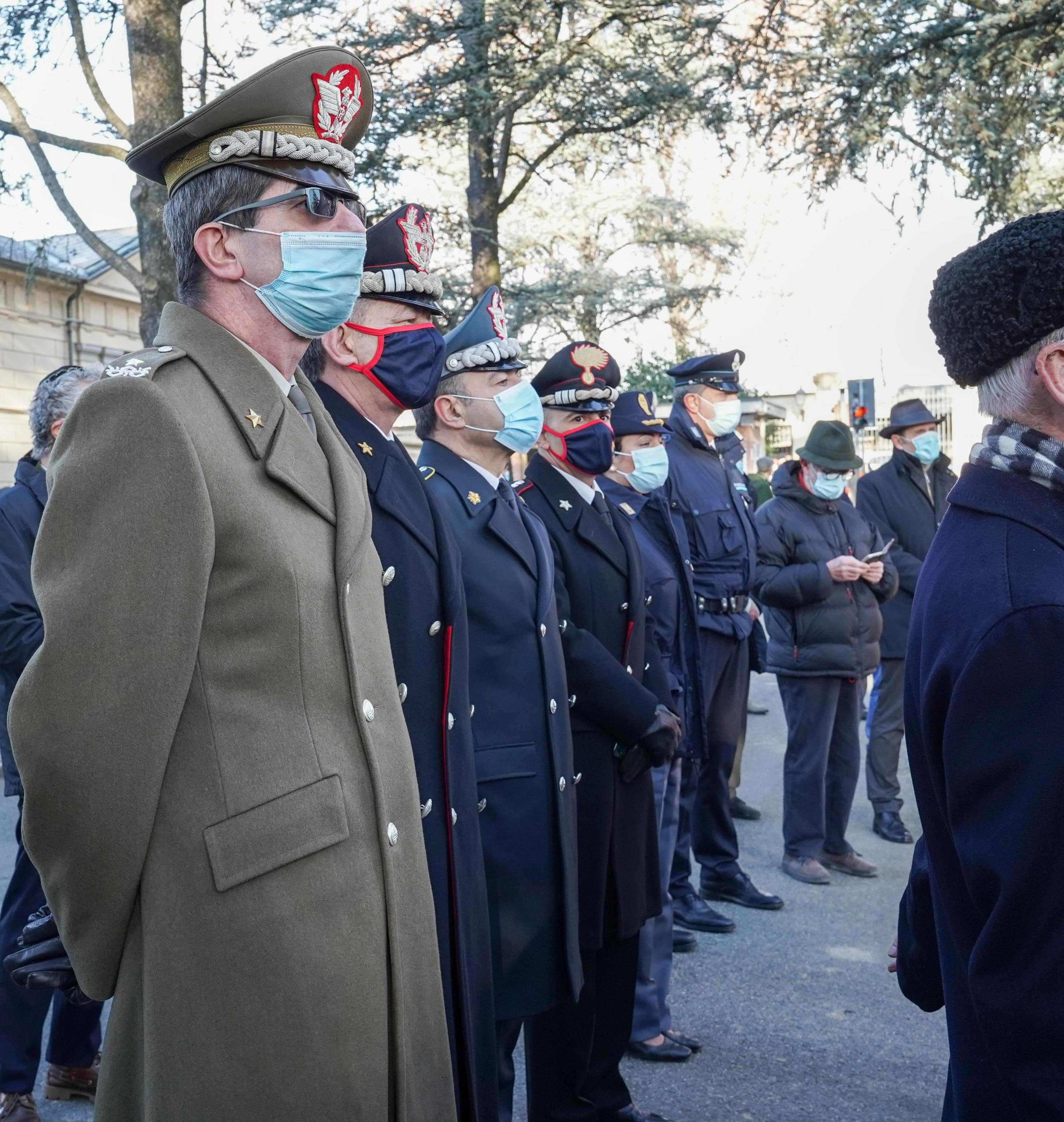 I rappresentanti delle Forze dell'Ordine durante la commemorazione a Torino