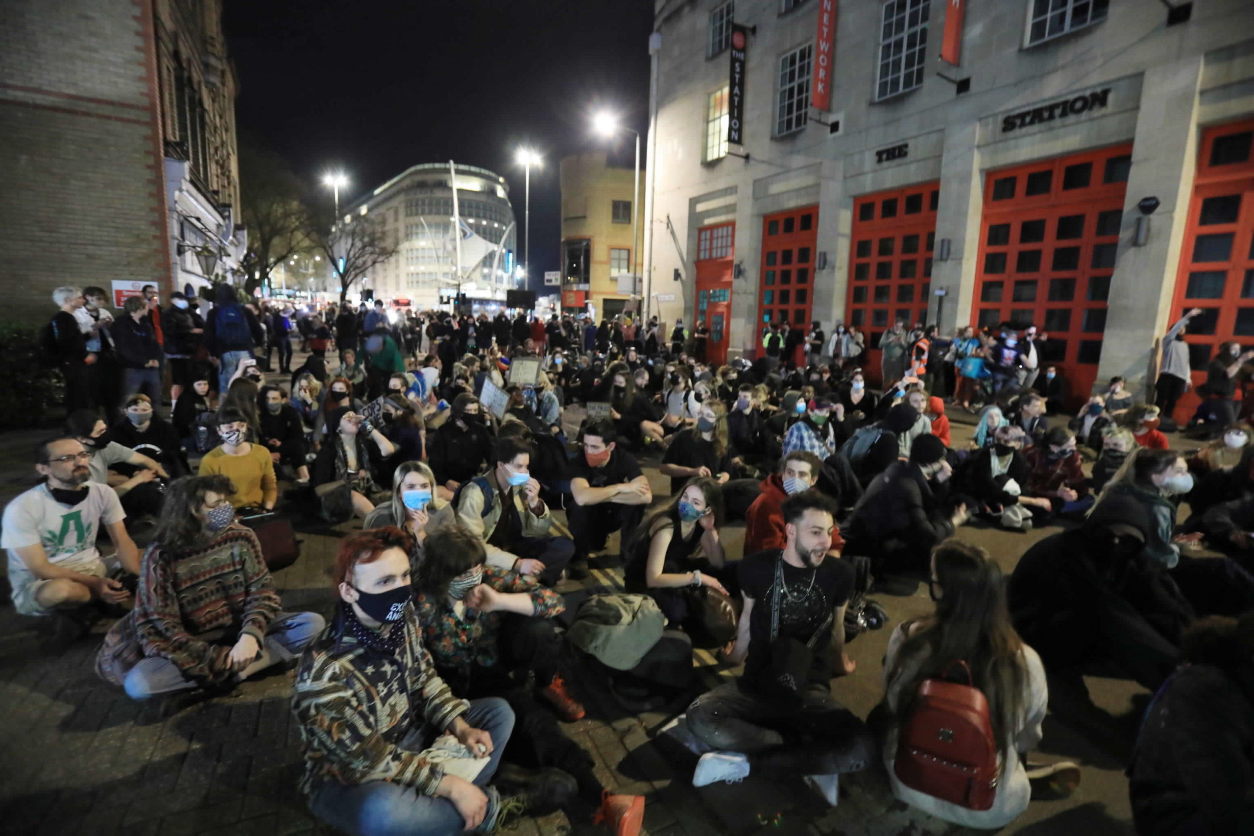 I manifestanti indossano le mascherine ma alcune veglie, nei giorni scorsi, non state autorizzate a causa del Covid