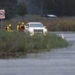 Una macchina nell'Hunter Valley bloccata dall'alluvione