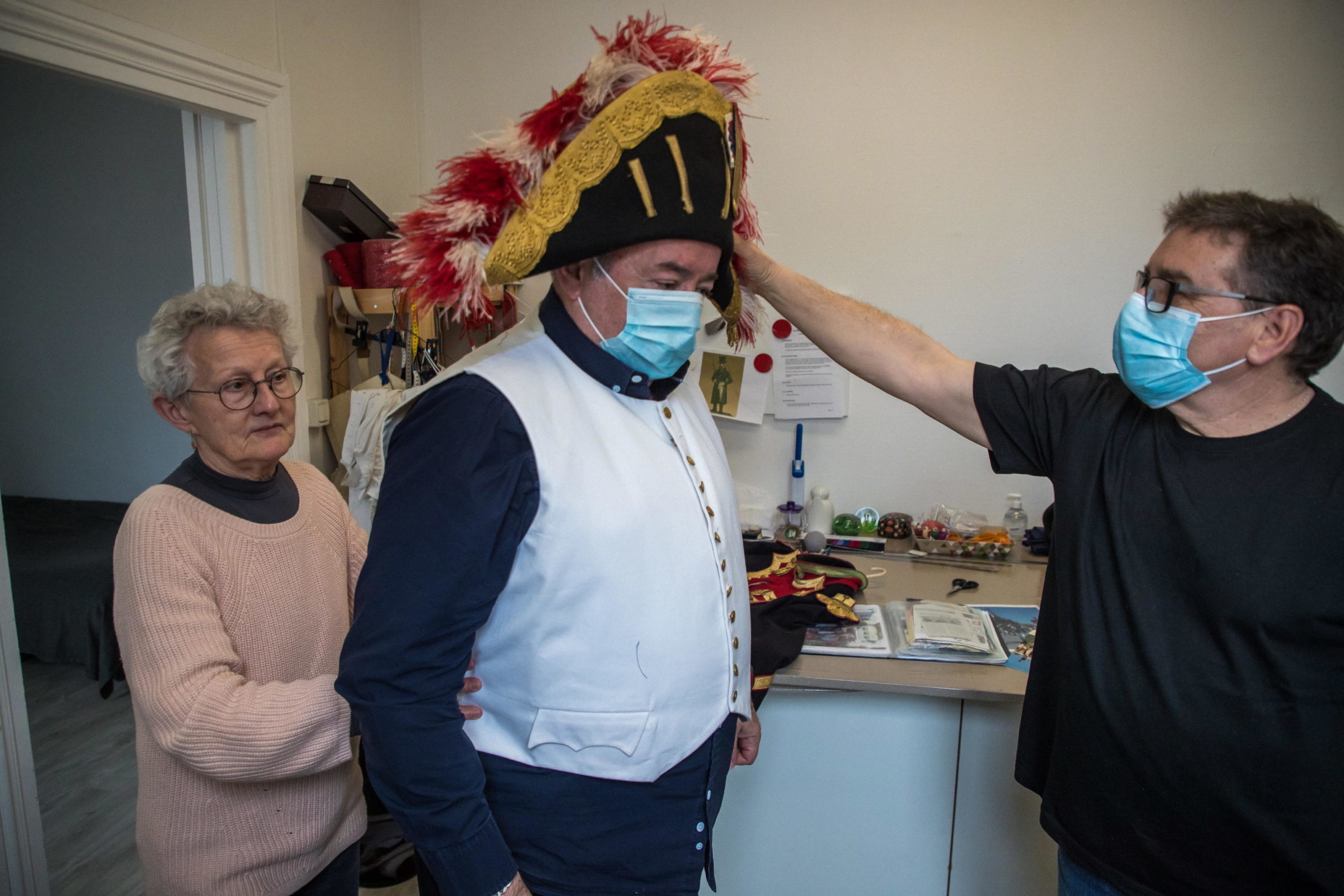 La prova del famoso cappello di Napoleone, il "Petit chapeau"