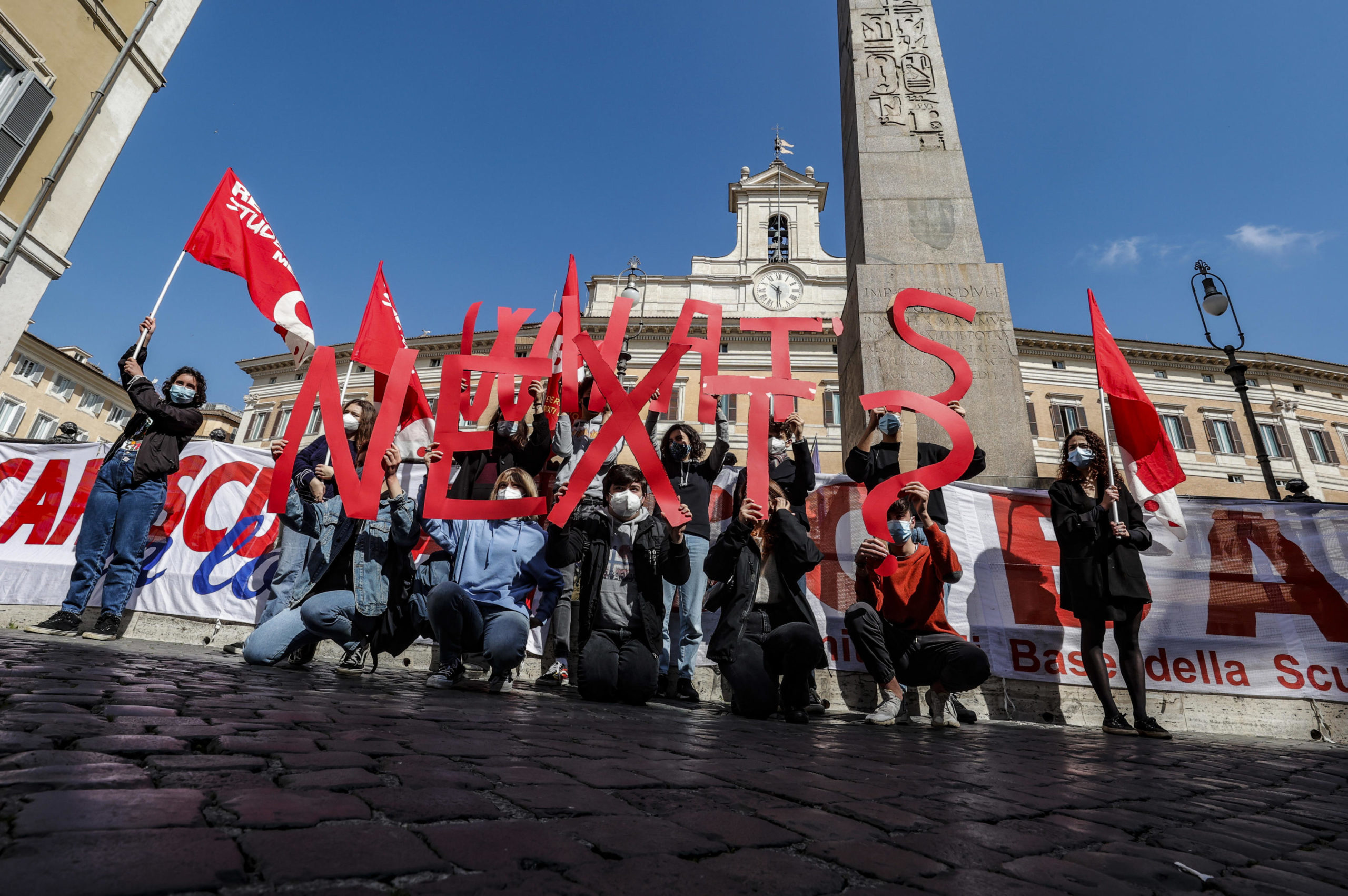Protesta davanti al Parlamento a Roma contro la dad