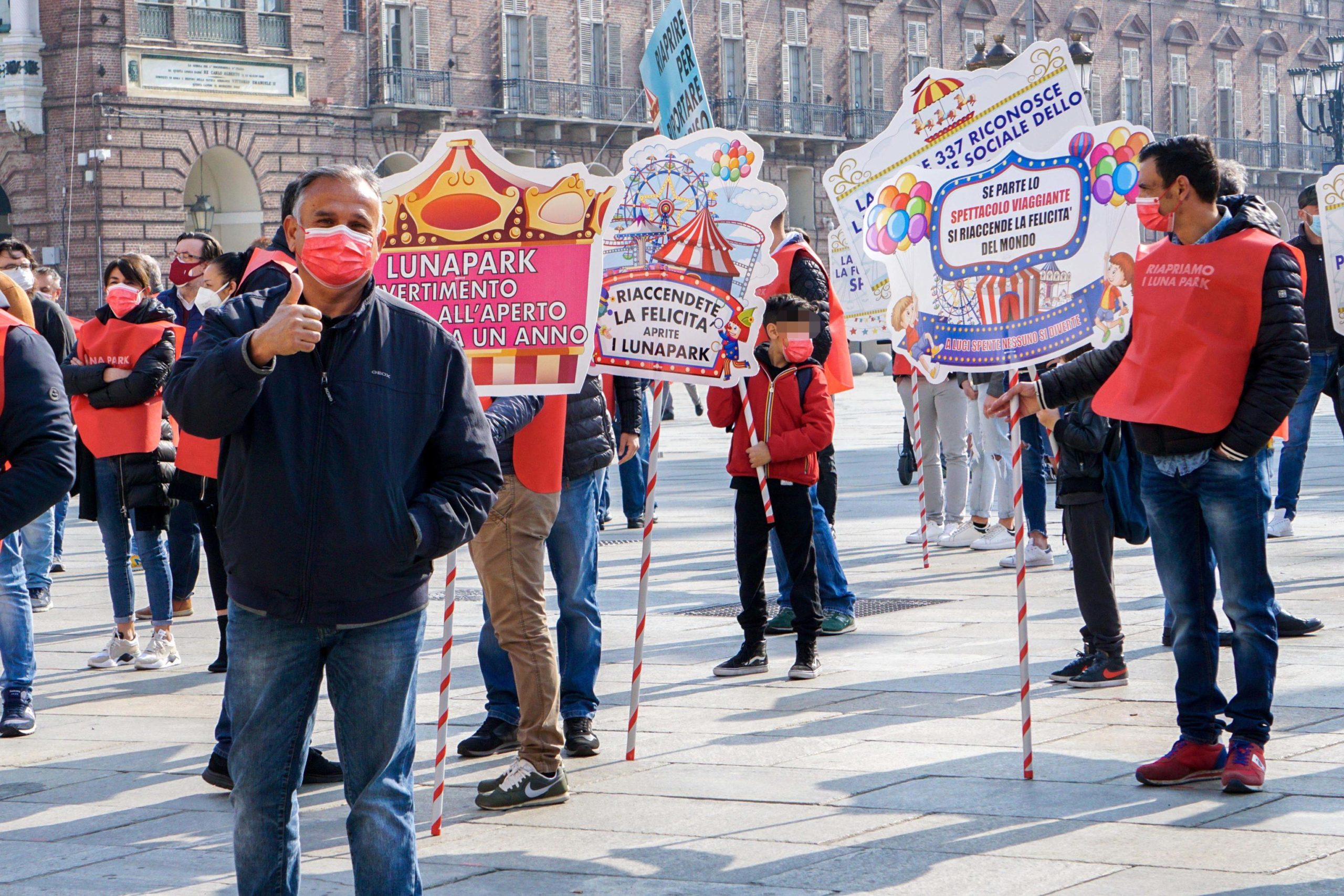 I titolari di luna park e sale giochi organizzano un sit-in a Torino I titolari di luna park e sale giochi organizzano un sit-in a Torino