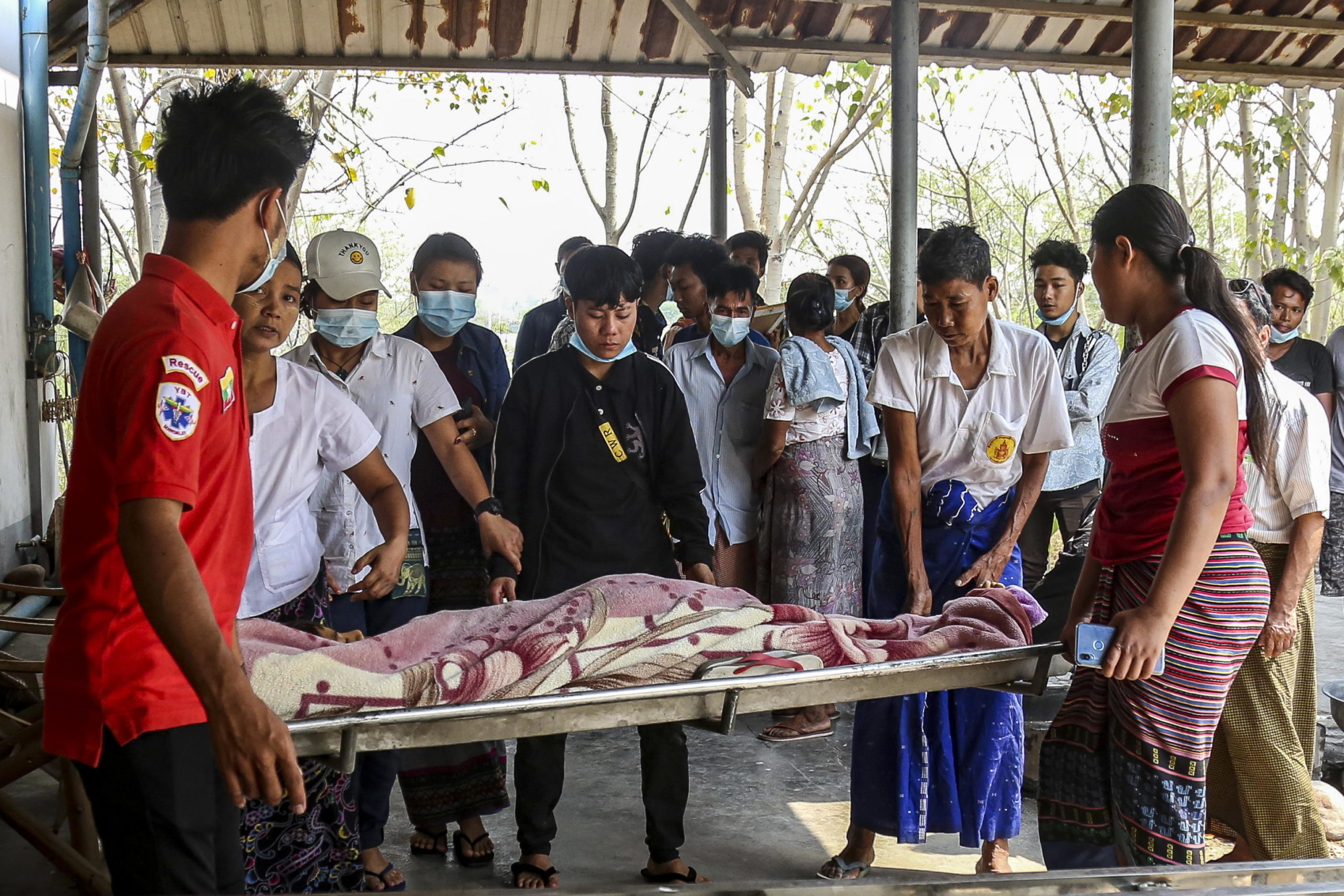 Birmania: funerali della bambina di 7 anni uccisa a Mandalay