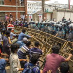 I manifestanti contestano una legge che limiterebbe la libertà di espressione I manifestanti contestano una legge che limiterebbe la libertà di espressione