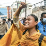 Una studentessa urla durante la marcia verso il ministero della Giustizia