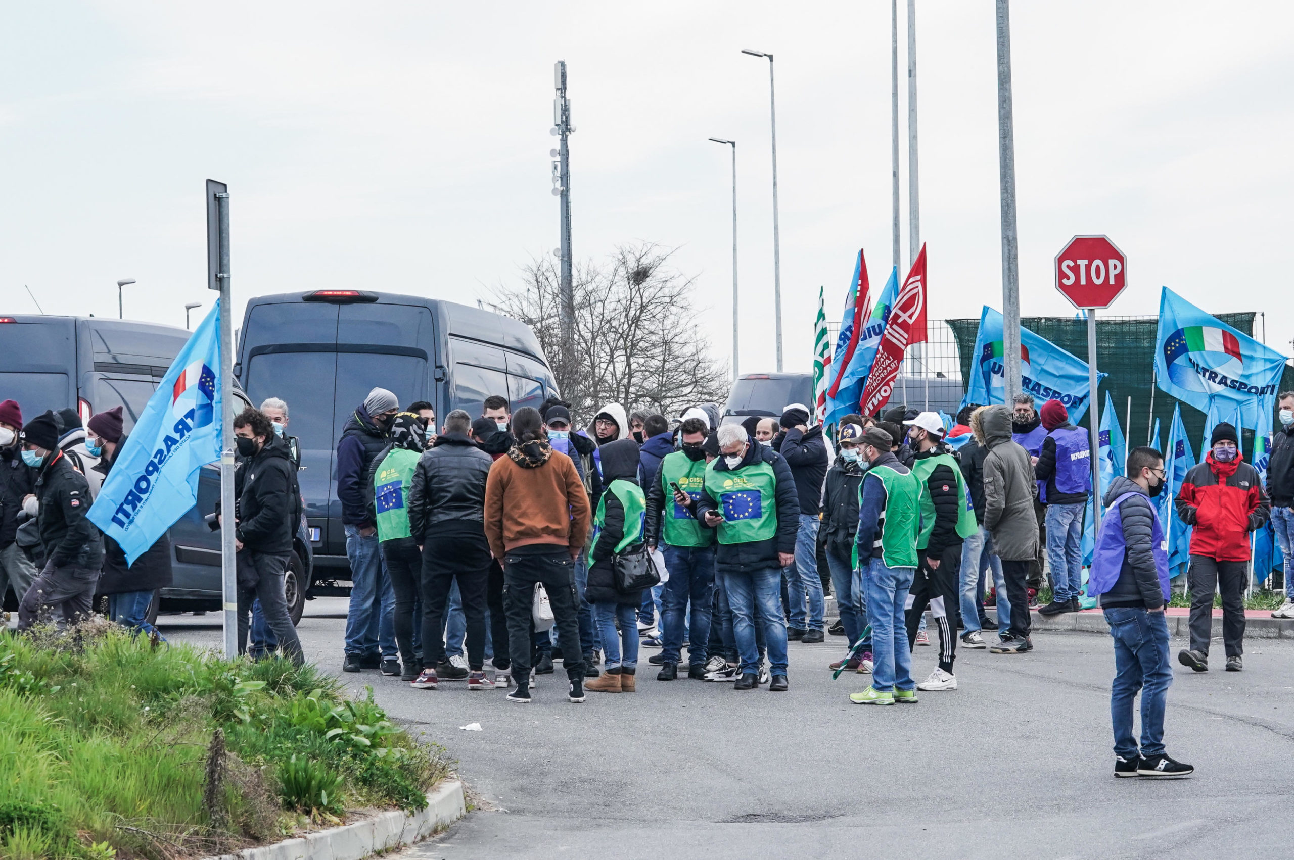 Lo sciopero dei corrieri Amazon assieme alla Uil a Brandizzo, Torino