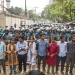 Gli studenti del Bangladesh gridano slogan contro il Governo Gli studenti del Bangladesh gridano slogan contro il Governo
