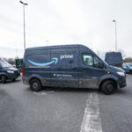 Un camion per le consegne Amazon fermo all'ingresso dell'HUB di Brandizzo, Torino
