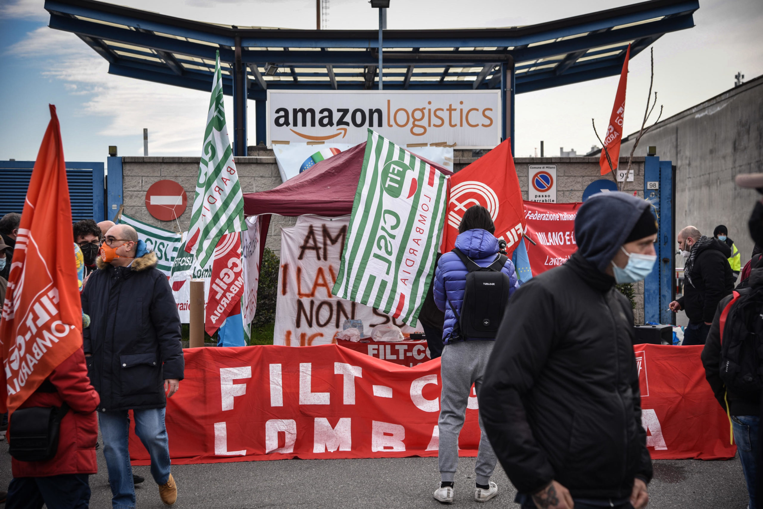 I corrieri Amazon in sciopero assieme alla Cisl a Brandizzo, Torino