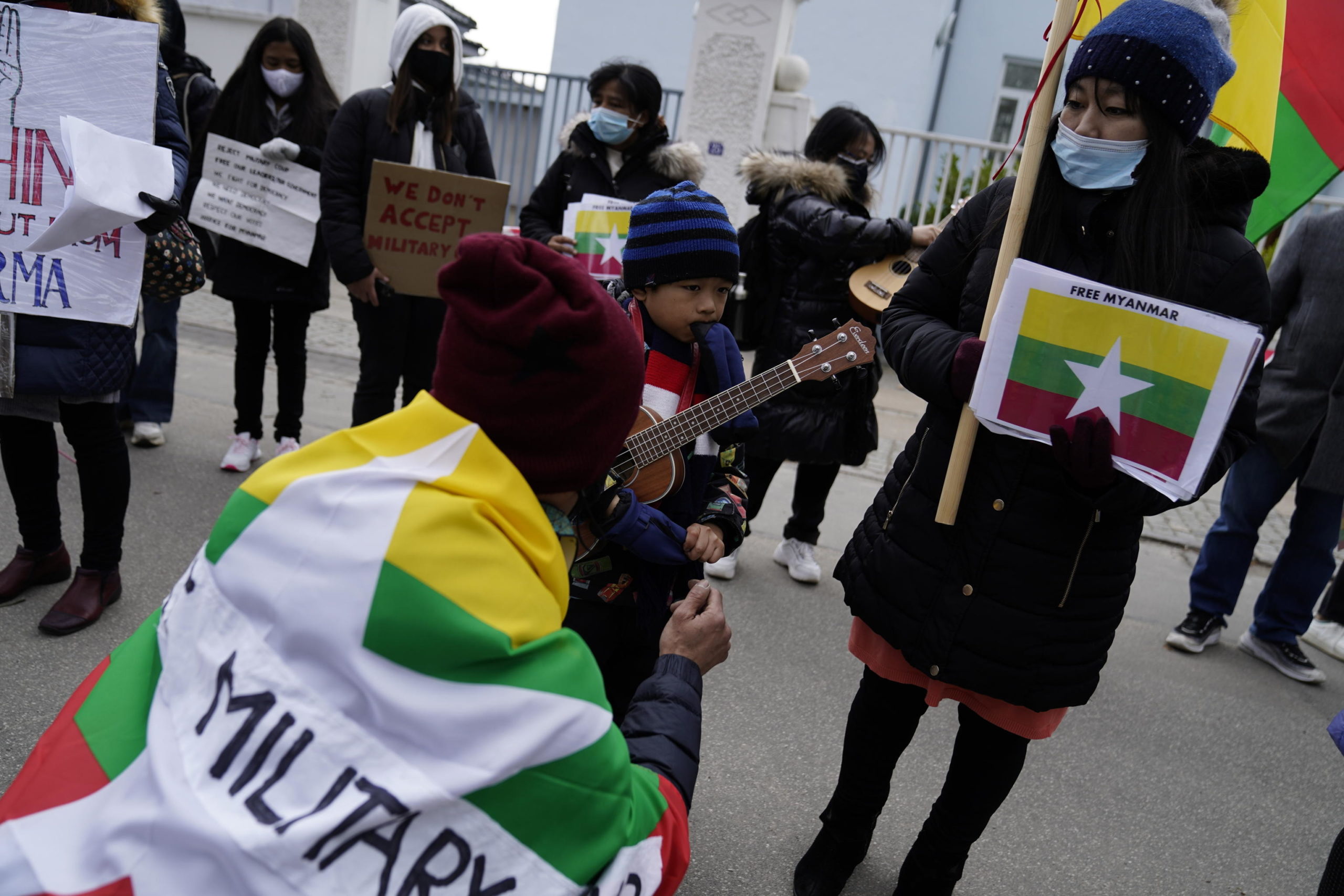 Marcia per la pace in Myanmar a Copenaghen Marcia per la pace in Myanmar a Copenaghen