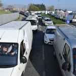 I furgoni attraversano la città per raggiungere piazza Vittorio