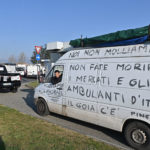 Gli ambulanti protestano con scritte sui furgoni