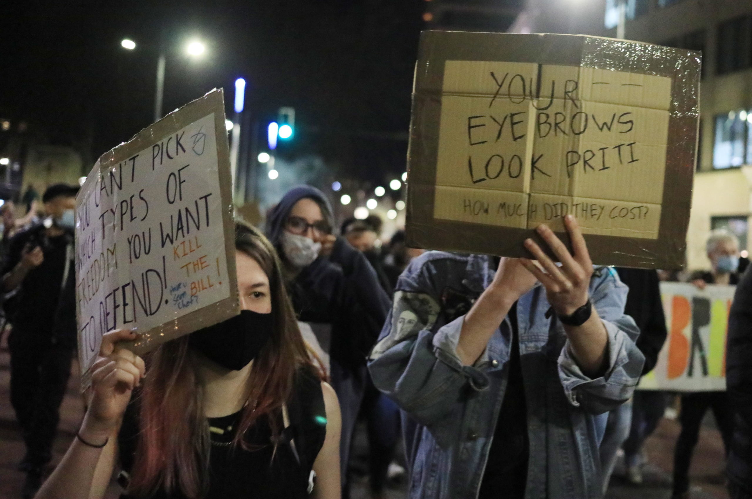Tantissimi ragazzi per protestare contro la legge promossa da Boris Johnson